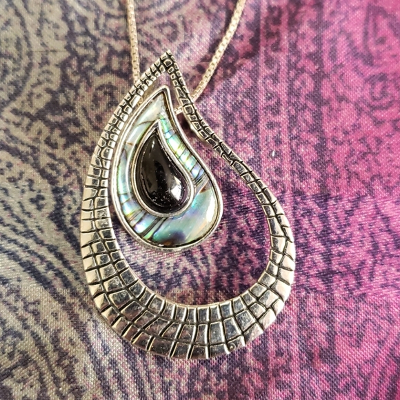 Lia Sophia necklace - Picture 2 of 3